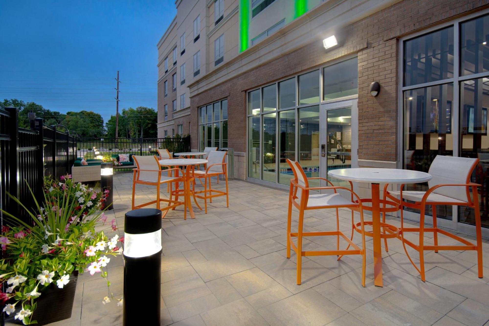 Holiday Inn Grand Rapids North - Walker By Ihg Екстериор снимка